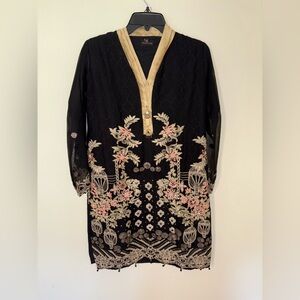 Embroidered Black Tunic With Pants & Scarf Floral Design Size Women’s Medium